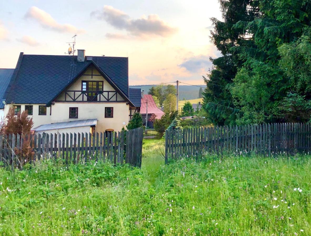 Chalupa Hrázděnka v Krušných horách Horní Blatná Exterior foto